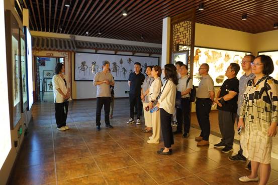 人文學(xué)院黨委紅色基因傳承與非遺文化創(chuàng)新發(fā)展研討暨文化藝術(shù)交流活動回顧